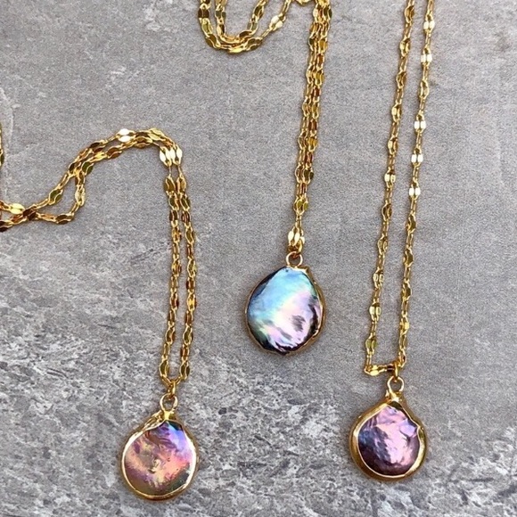 Dainty 🌟freshwater🌟 peacock pearl gold necklace✨ - Picture 6 of 8